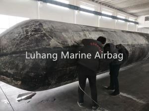 Bosses d'aire marítim per a llançament de vaixells o moll a les drassanes